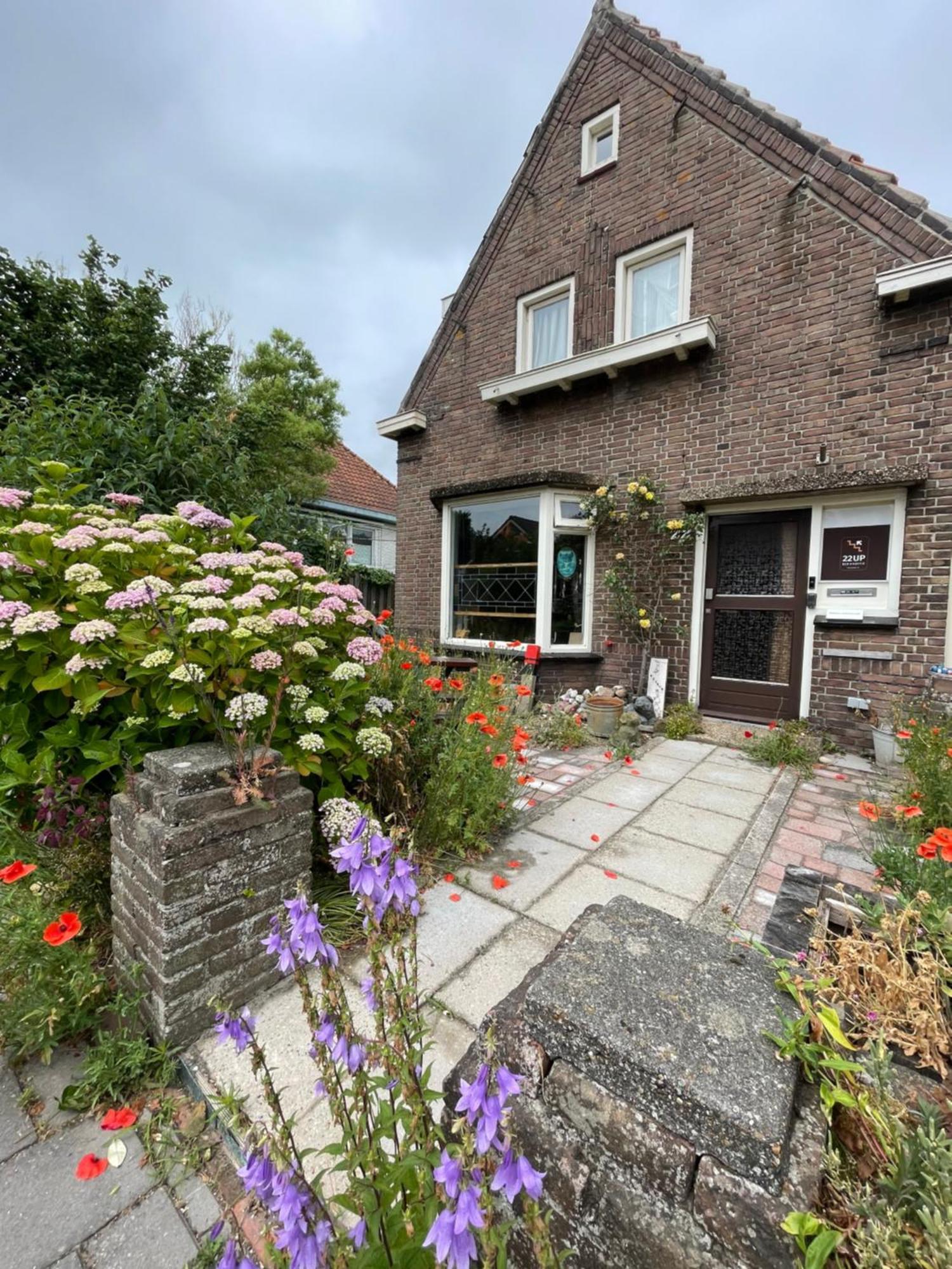 22Up Bed & Koffie Bed & Breakfast Den Burg Exterior photo